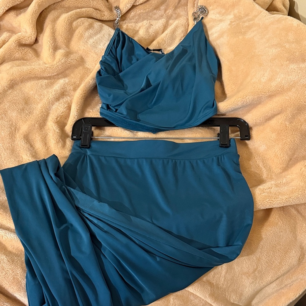 Elegant Green Maxi Skirt and Top Matching Set - Picture 5 of 5